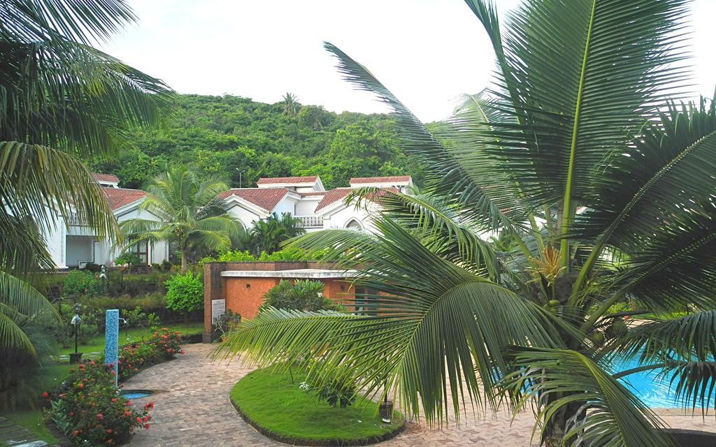 Pool And Garden Facing Apartment In Riviera Foothills Near Baga, Arpora Exterior foto