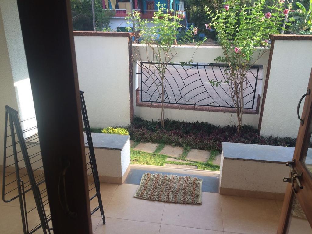 Pool And Garden Facing Apartment In Riviera Foothills Near Baga, Arpora Exterior foto