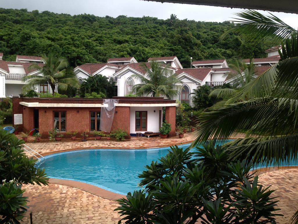 Pool And Garden Facing Apartment In Riviera Foothills Near Baga, Arpora Exterior foto