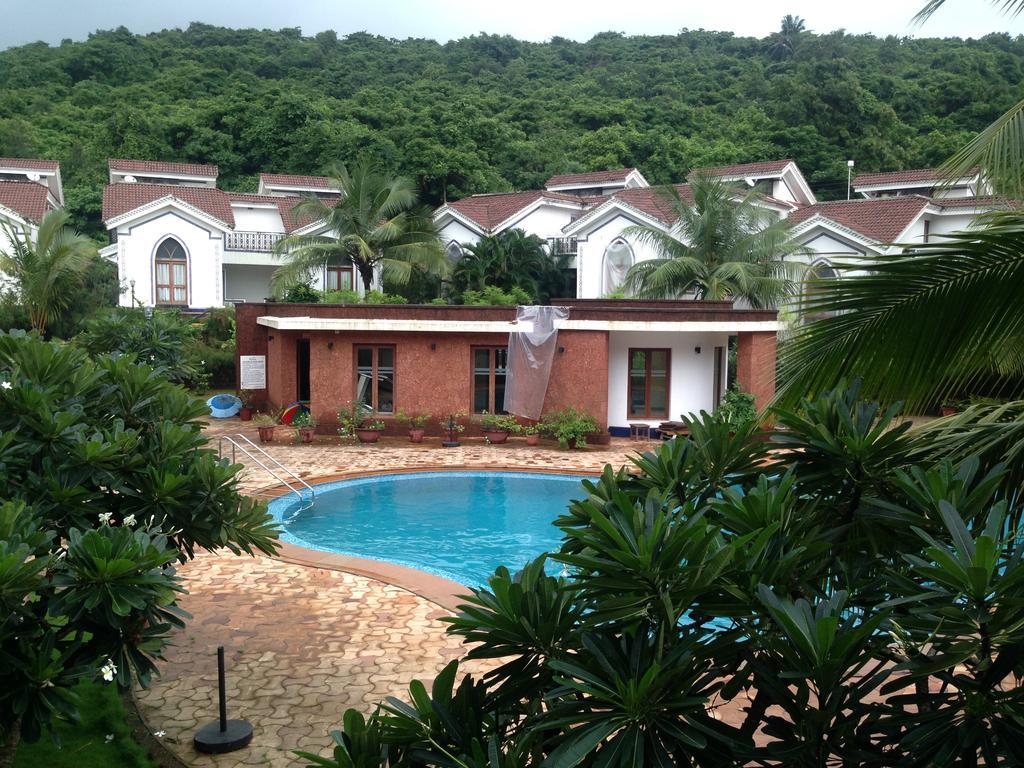 Pool And Garden Facing Apartment In Riviera Foothills Near Baga, Arpora Exterior foto