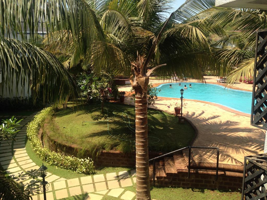 Pool And Garden Facing Apartment In Riviera Foothills Near Baga, Arpora Exterior foto