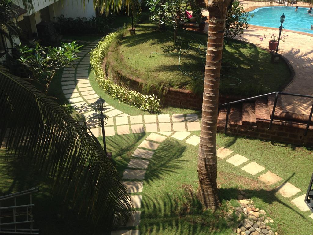 Pool And Garden Facing Apartment In Riviera Foothills Near Baga, Arpora Exterior foto