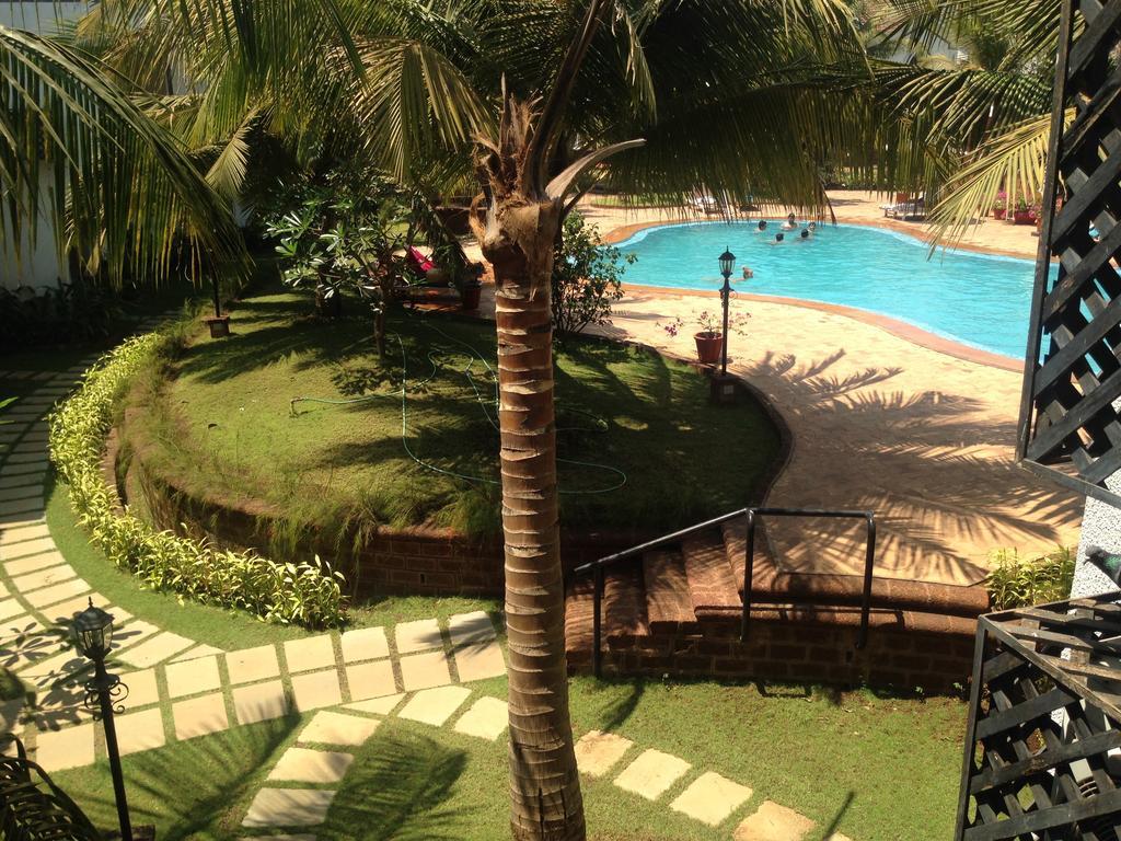 Pool And Garden Facing Apartment In Riviera Foothills Near Baga, Arpora Exterior foto